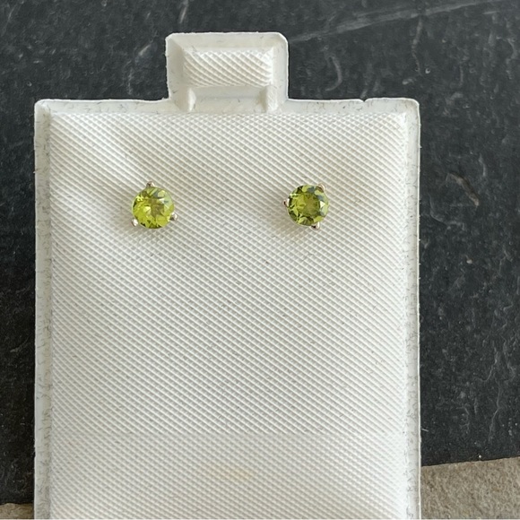 Sterling silver Peridot Earrings - Picture 1 of 9